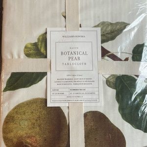 Williams Sonoma “Nappe Botanical Pear Tablecloth
